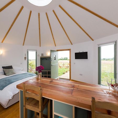 Bay Hotell Wootton Bridge  Eksteriør bilde